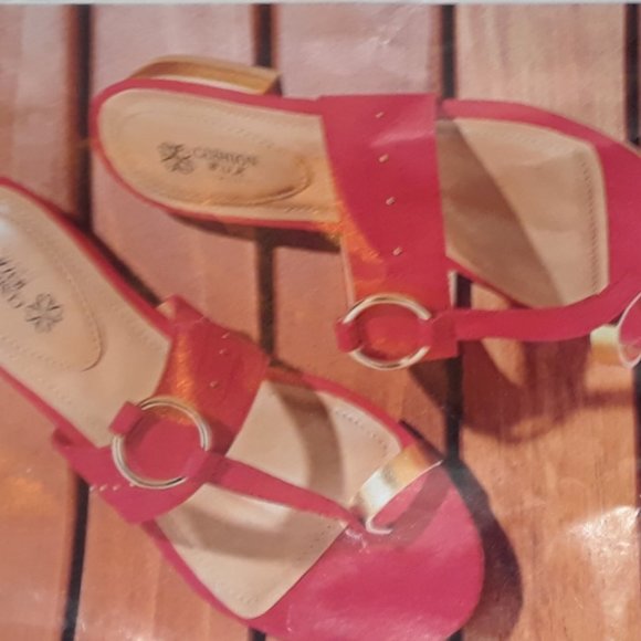 2 for 36.00 Sandals Cushion Walk Size 8 - Picture 2 of 2